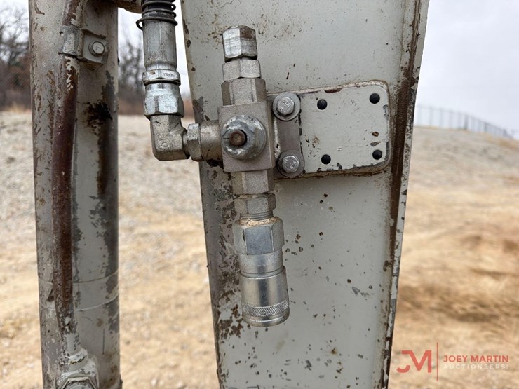 takeuchi-tb240-image-21