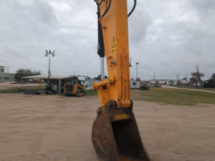 2019-jcb-js300-lc-image-6