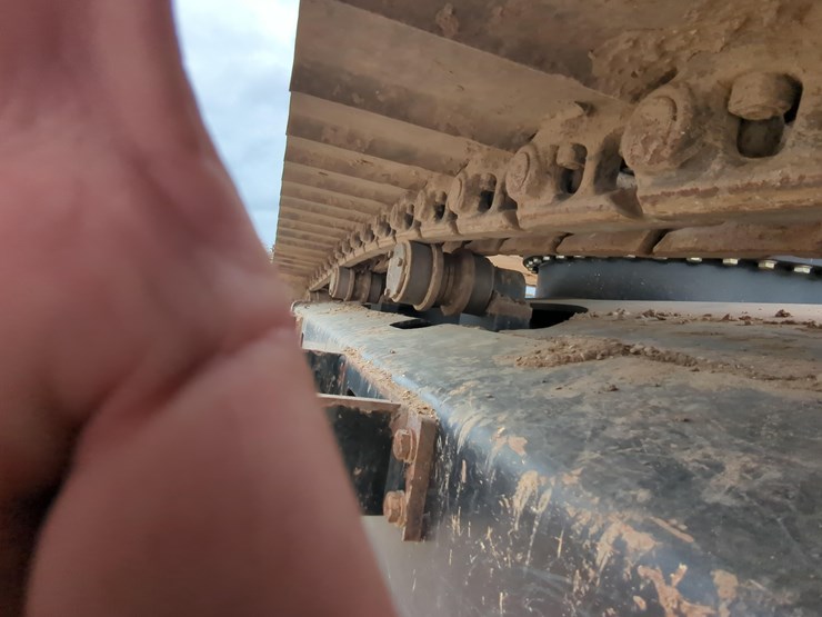 2019-jcb-js300-lc-image-10