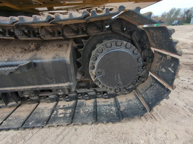 2019-caterpillar-330gc-image-13