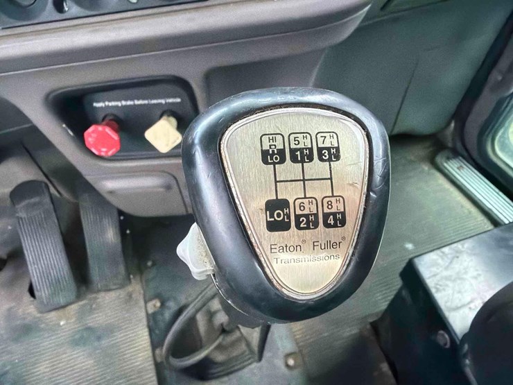 2014-peterbilt-386-image-27