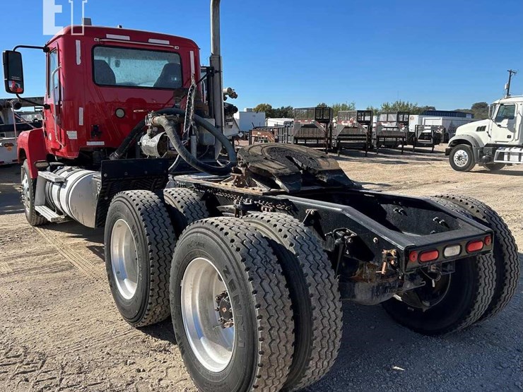 2020-mack-pinnacle-64t-image-6