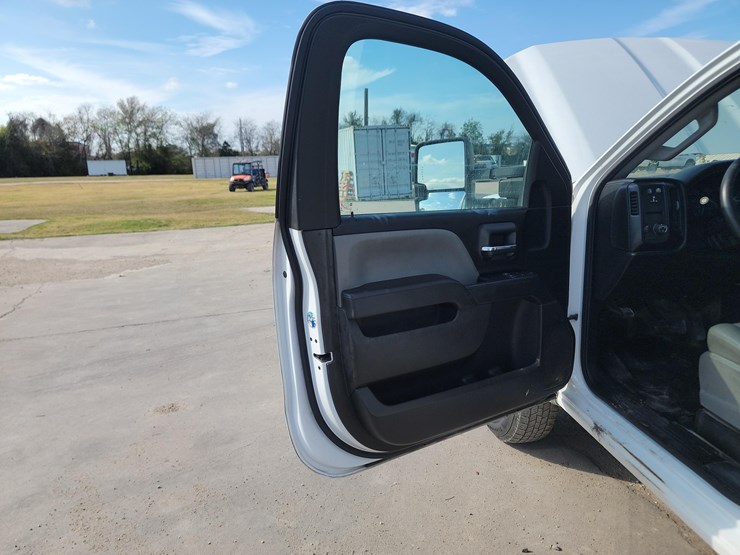 2019-chevrolet-3500-image-10