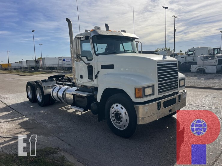 2015-mack-pinnacle-chu613-image-3