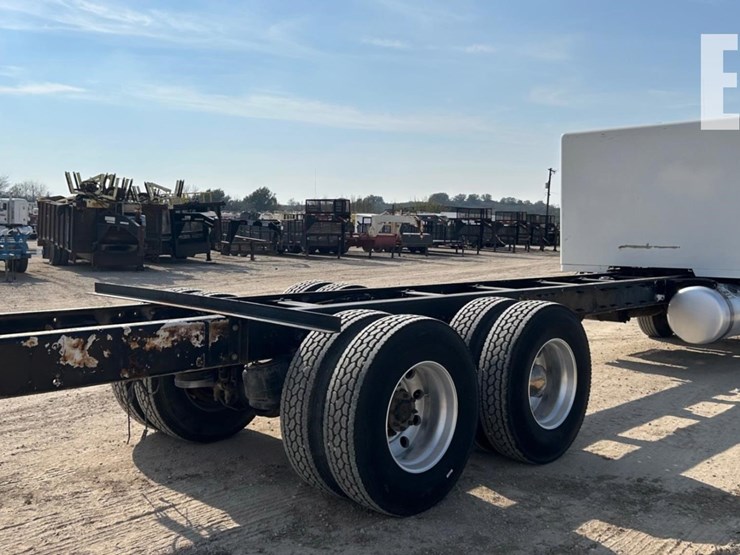 2009-peterbilt-340-image-4