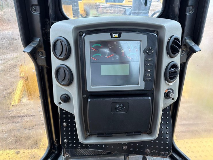 2016-caterpillar-d6t-lgp-image-20