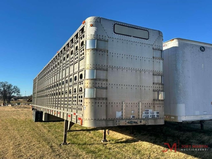 wilson-livestock-trailer-image-1