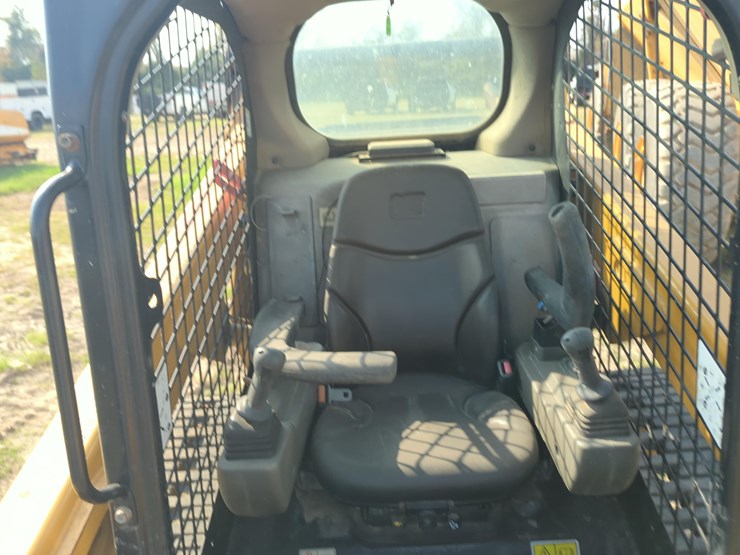 2020-caterpillar-259d3-image-11