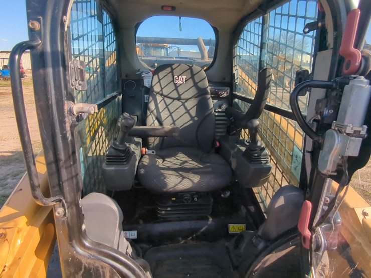 2020-caterpillar-299d-image-11