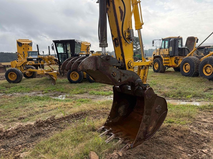 2021-komatsu-pc210-lc-11-image-13