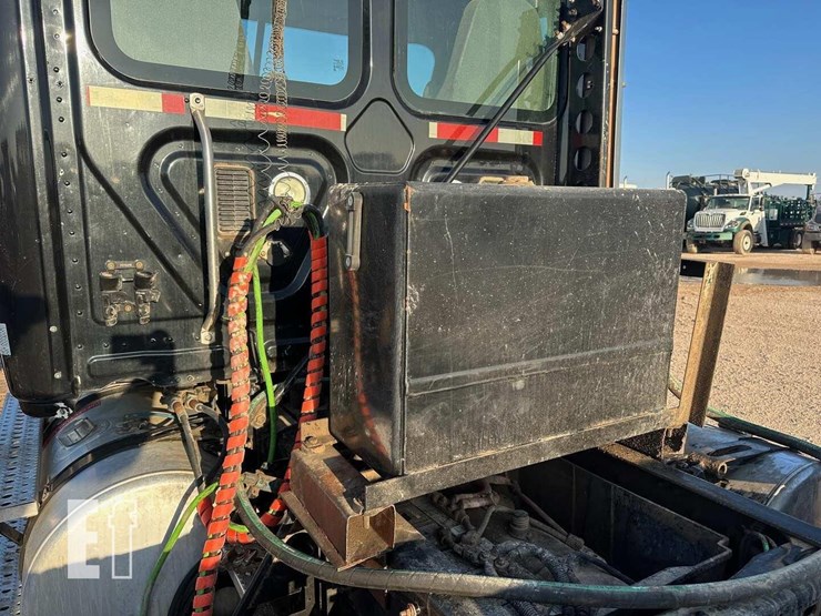 2013-freightliner-cascadia-125-image-6