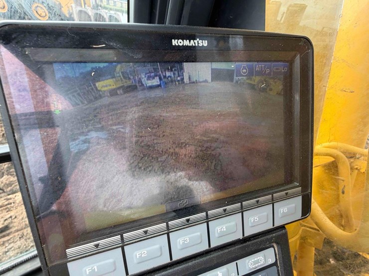 2021-komatsu-pc210-lc-11-image-30