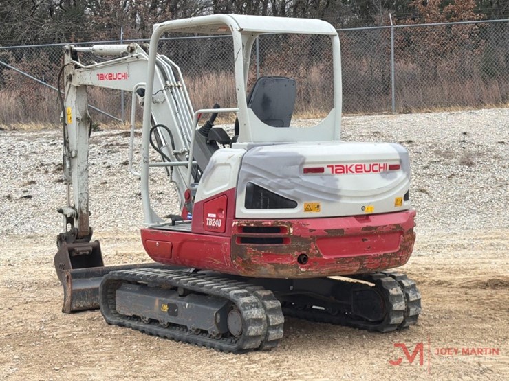 takeuchi-tb240-image-1