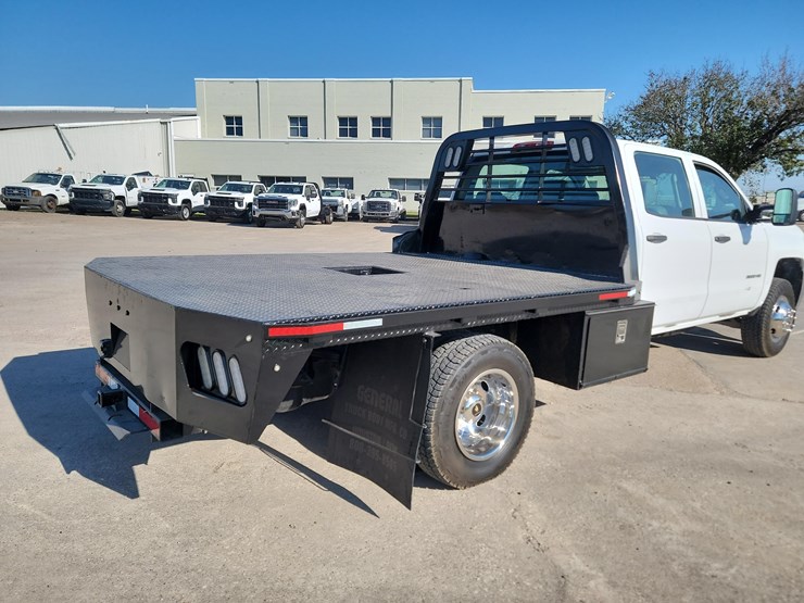2018-chevrolet-3500-image-4