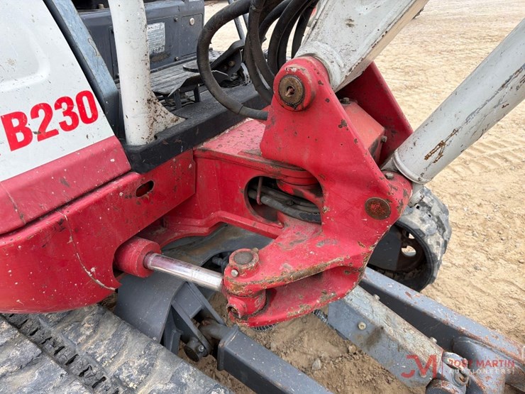 takeuchi-tb230-image-10