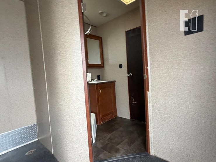 2015-2015-vengeance-bumper-pull-camper-20891-image-7