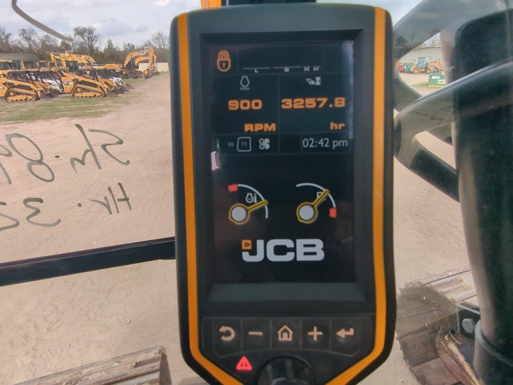 2020-jcb-js300-lc-image-23
