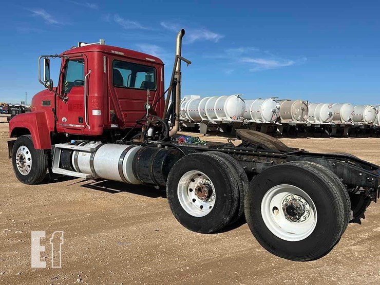 2012-mack-pinnacle-chu613-image-5