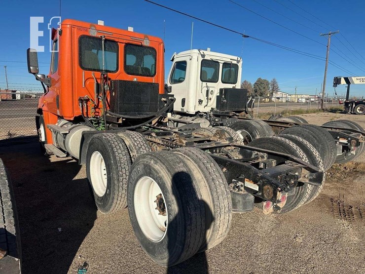 2014-freightliner-cascadia-125-image-5
