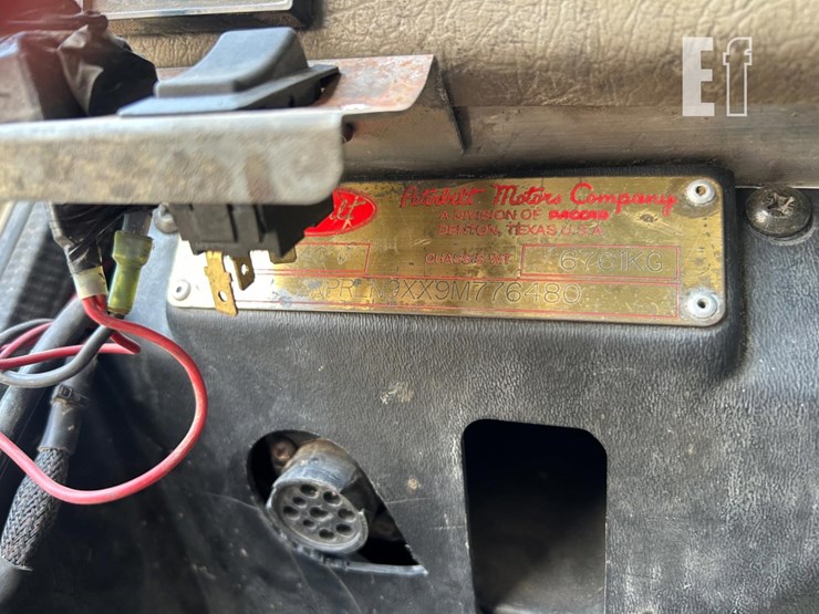 2009-peterbilt-340-image-16