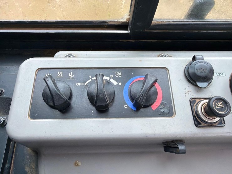 2021-komatsu-d61pxi-24-image-27