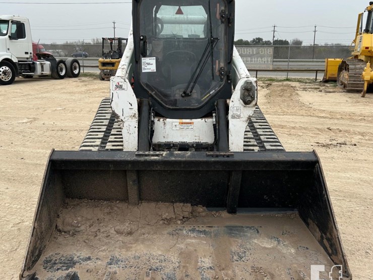2019-bobcat-t740-image-2