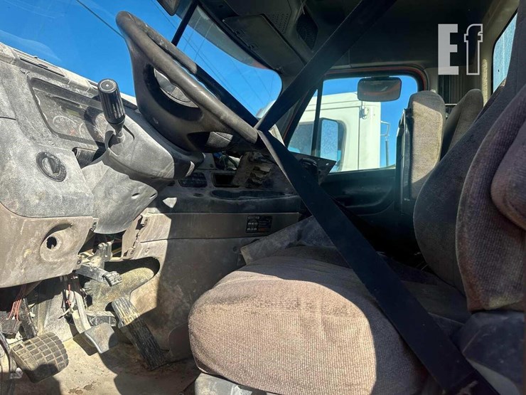 2014-freightliner-cascadia-125-image-3