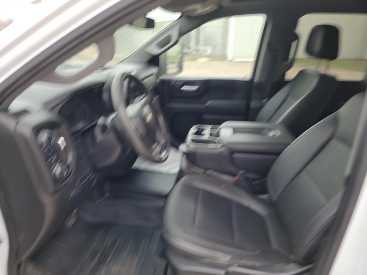 2021-chevrolet-3500-image-9