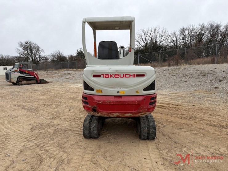 takeuchi-tb230-image-8
