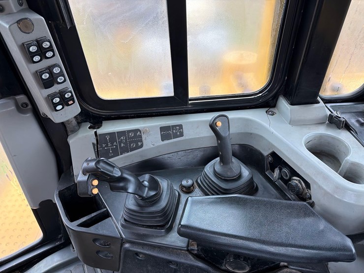 2016-caterpillar-d6t-lgp-image-17