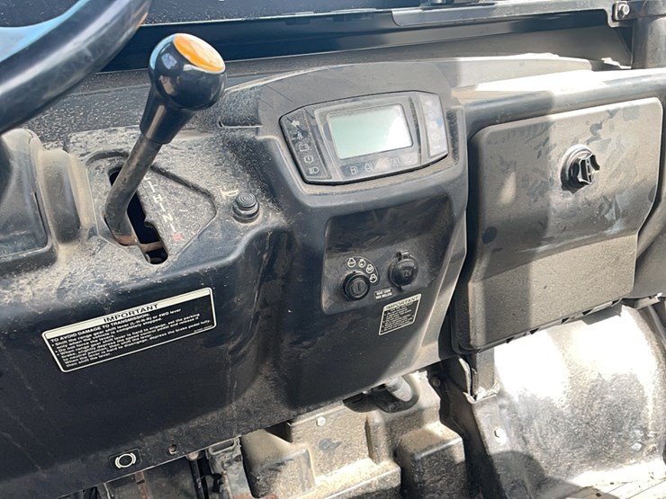 2019-kubota-rtvx1140-image-11