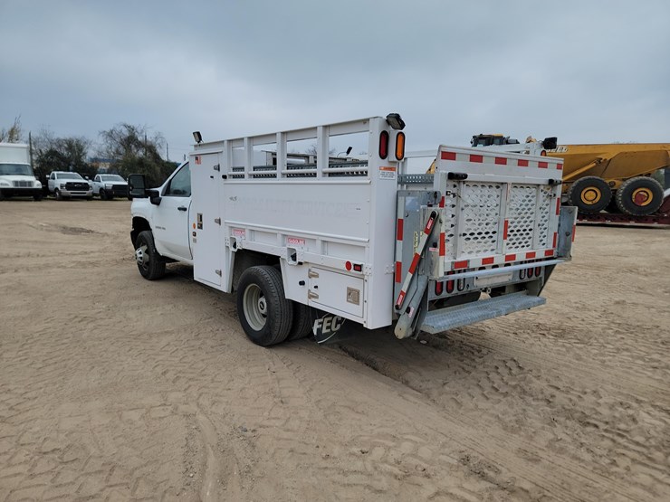 2020-chevrolet-3500-image-5