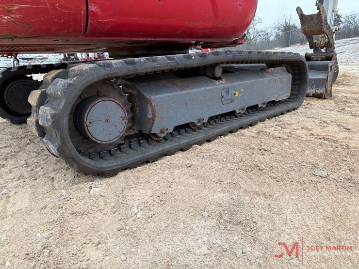 takeuchi-tb240-image-9