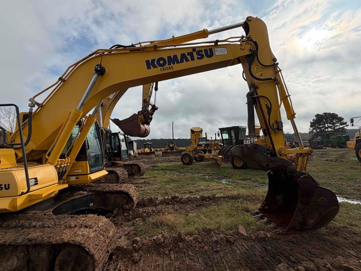 2021-komatsu-pc210-lc-11-image-11