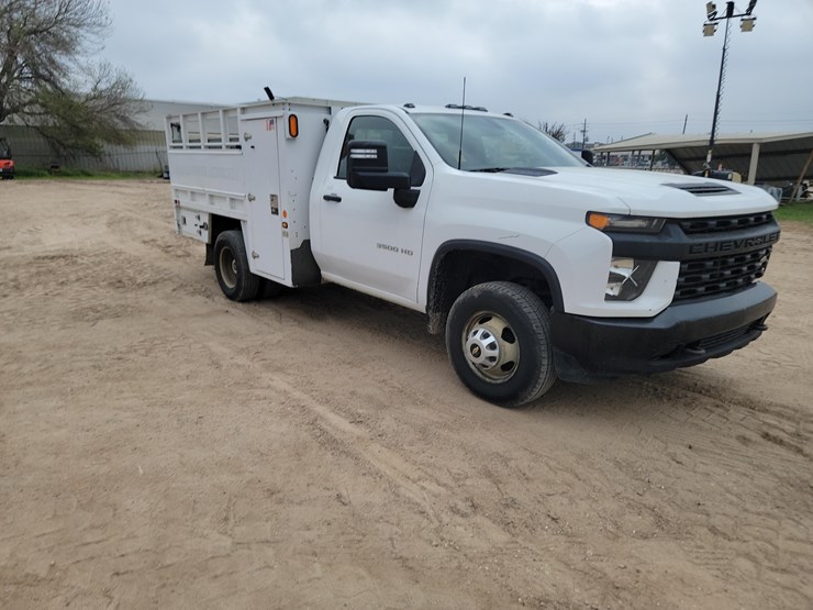 2020-chevrolet-3500-image-3