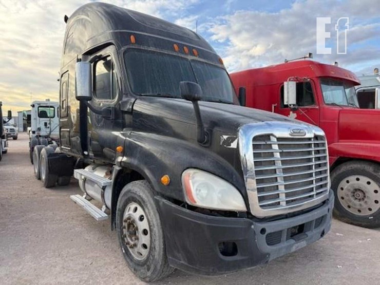 2009-freightliner-cascadia-125-image-1