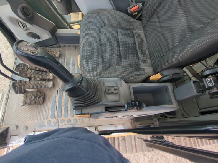 2019-caterpillar-330gc-image-21