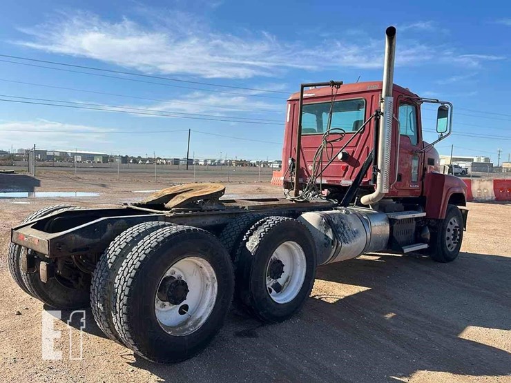 2012-mack-pinnacle-chu613-image-4