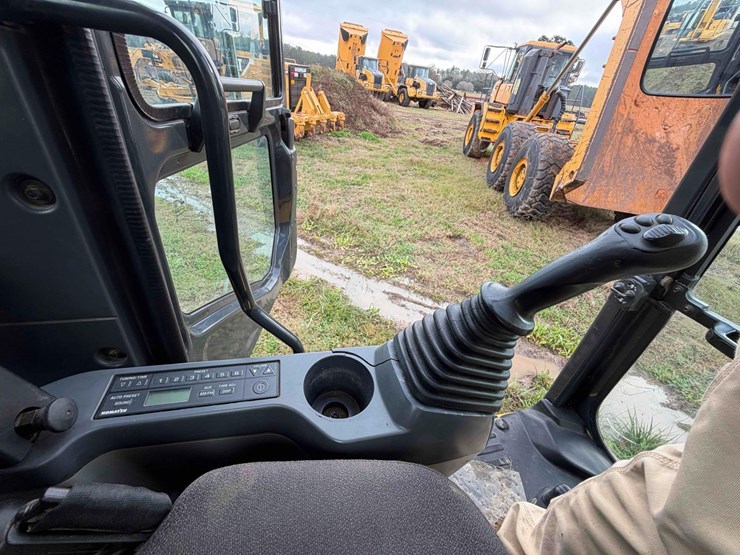 2021-komatsu-pc210-lc-11-image-28