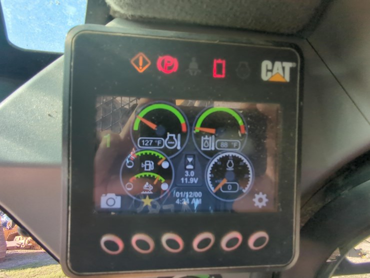 2020-caterpillar-299d-image-14