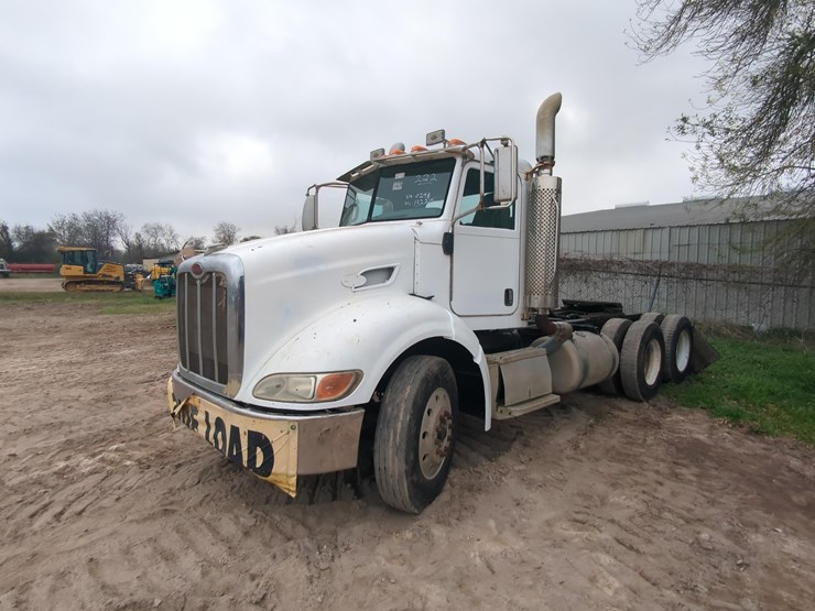 2010-peterbilt-truck-tractor-vn:110298-image-2