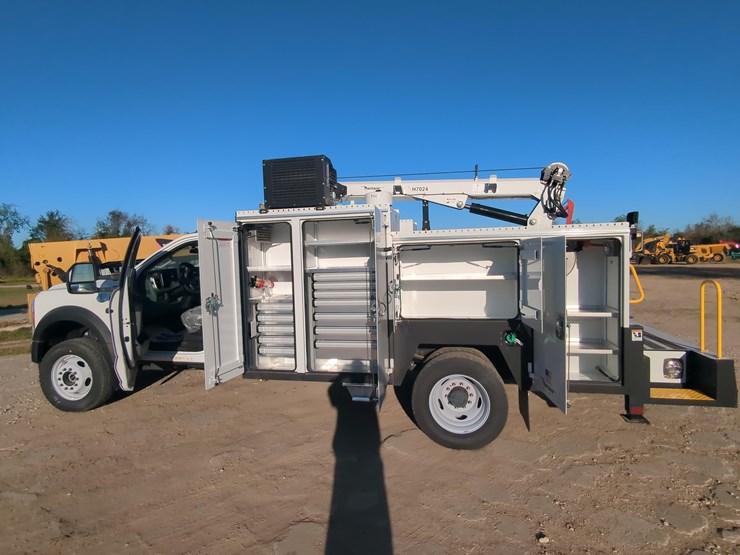 new-unused-ford-f600xl-service-truck vn:a00714-4x4,-h7024tt-image-10