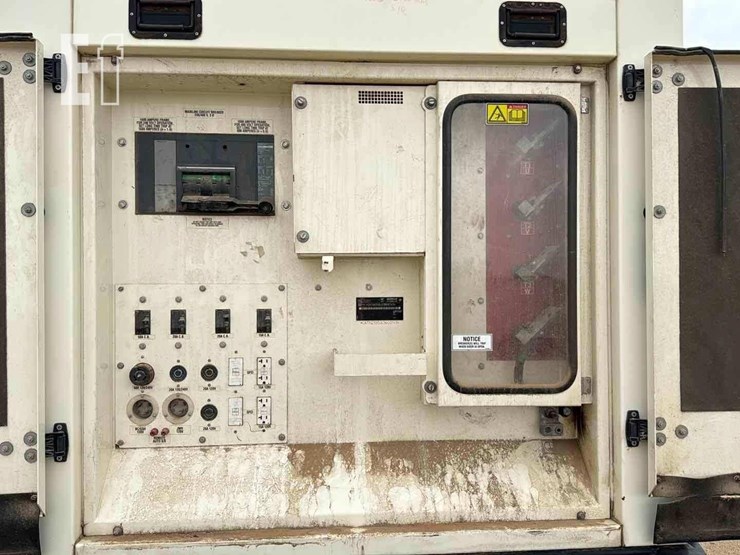 2012-caterpillar-xq350-image-9