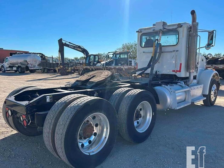 2016-peterbilt-365-image-14