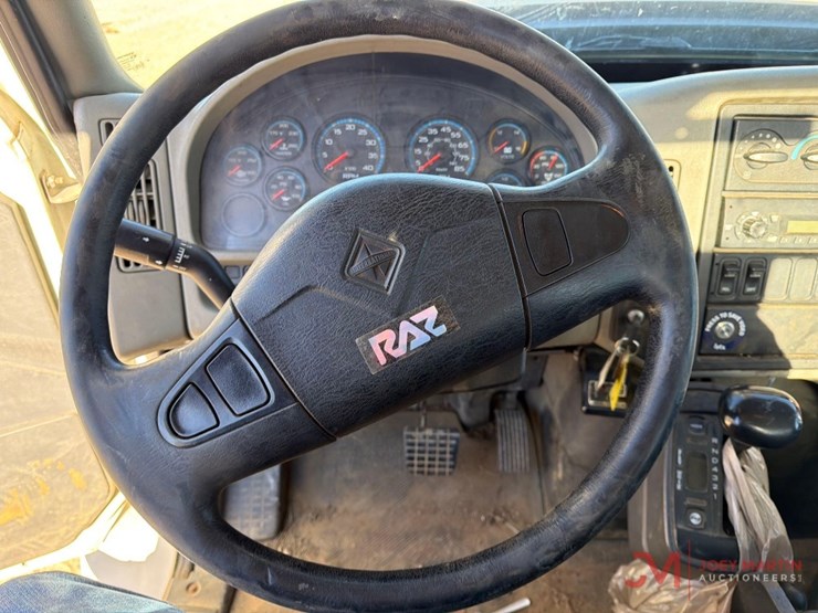 2008-international-7400-image-33