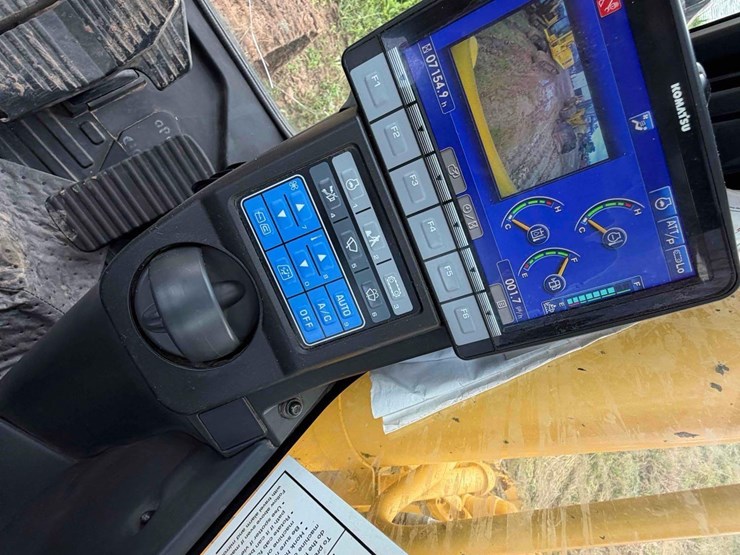 2021-komatsu-pc210-lc-11-image-26