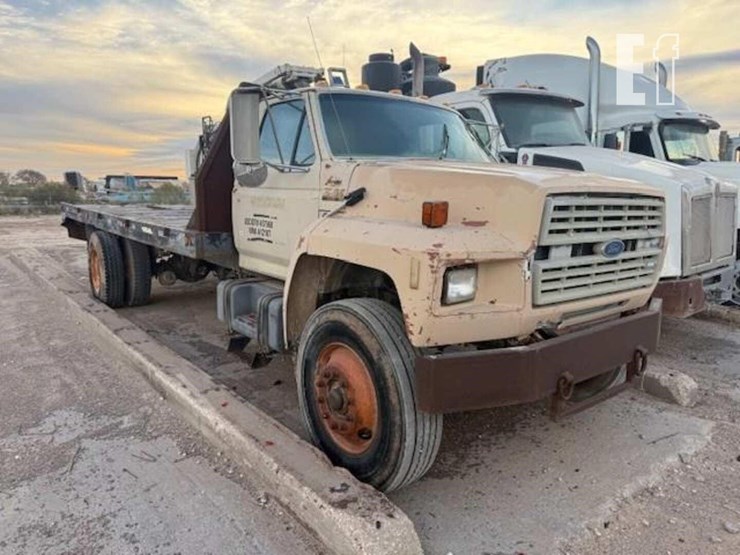 1991-ford-f800-image-2