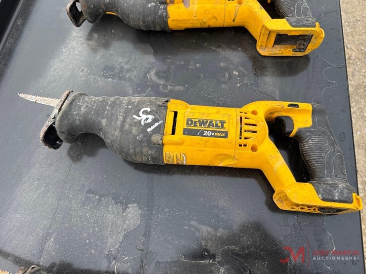 (1)-dewalt-20v-reciprocating-saw-(no-battery)-image-1