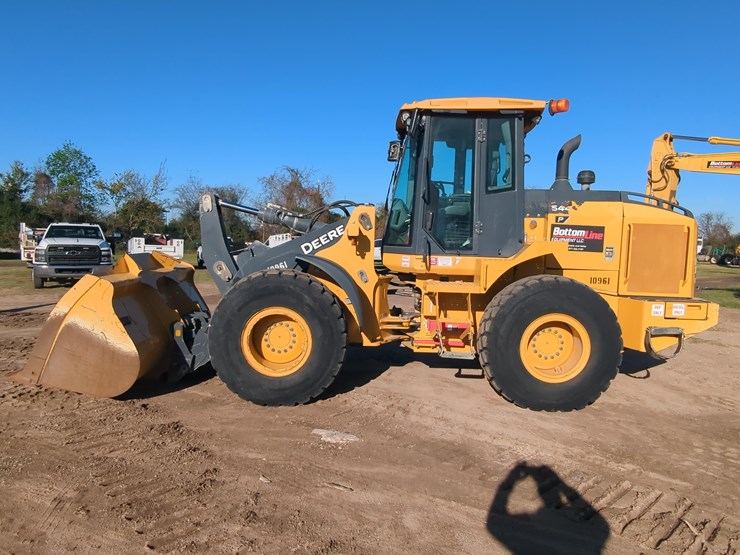 2023-deere-544p-image-1