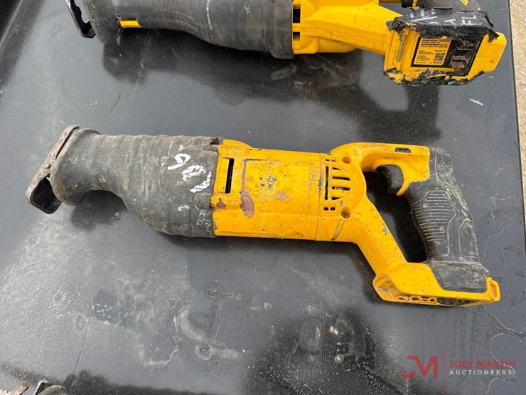 (1)-dewalt-20v-reciprocating-saw-(no-battery)-image-1